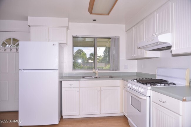 Building Photo - 5650 N 10th St