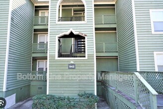 Building Photo - 942 Stewarts Creek Dr