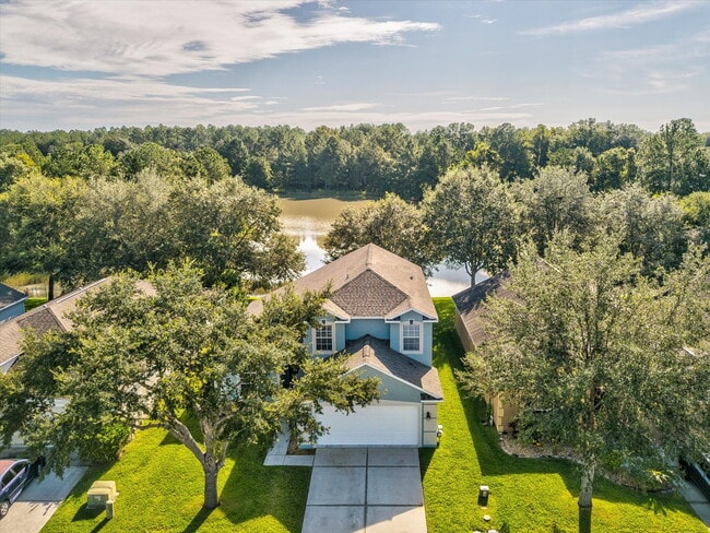 Building Photo - "Charming 3-Bed, 3-Bath Haven with 1810 Sq...