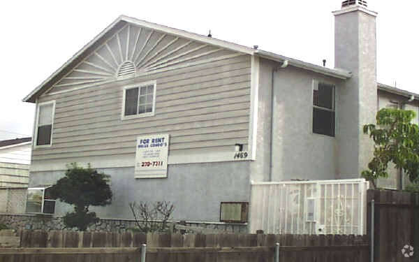 Building Photo - 1469 Hornblend St