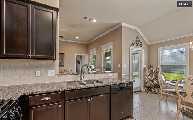 Building Photo - "Charming 3-Bed Retreat in Bossier City with Granite Touches & Gleaming Hardwood Floors!"