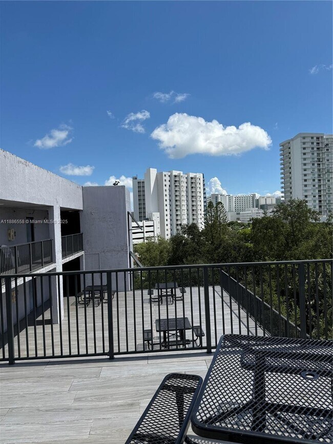 Foto del edificio - 1531 NW 16th Ave