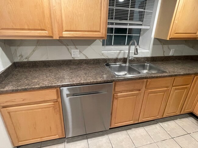 Building Photo - 221 E Nicoletti Dr