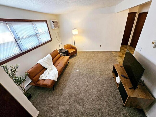 Foto del edificio - 309 W Washington Ave