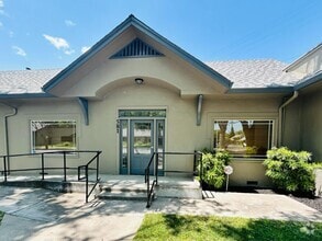 Building Photo - 581 N Minaret Ave
