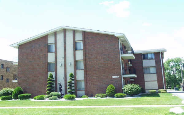Primary Photo - 10328 S Mansfield Ave