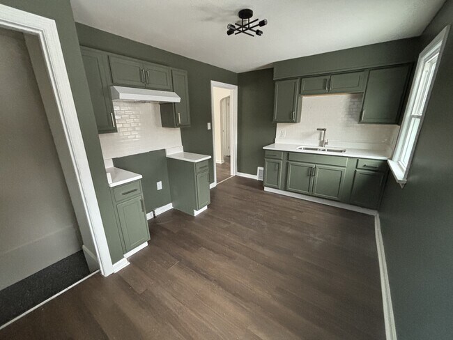 Foto del edificio - 5055 Adams St