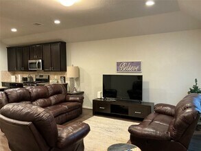 Building Photo - 4030 Emperor Valley Ln