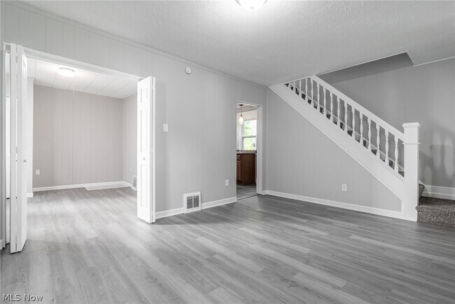 Foto del edificio - 312 Upland Ave