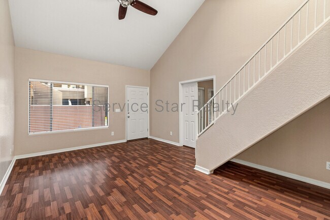 Building Photo - 1432 W Emerald Ave