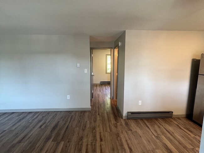 Building Photo - 72 Oak St