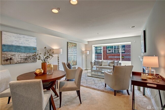 Living room - 2425 33rd Ave W