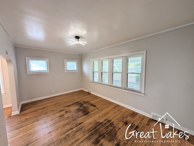 Building Photo - Cozy 4 Bedroom 1 Bathroom now available fo...