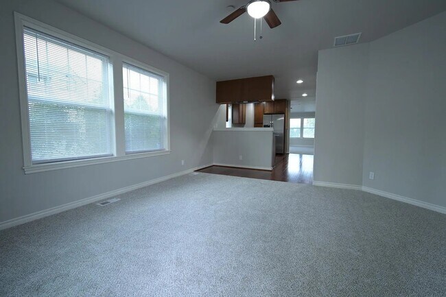Foto del edificio - 321 Hardie Ave NW