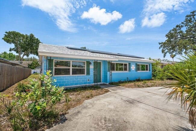 Picture of Gulfport Apartments with EV Charging | Apartments.com
