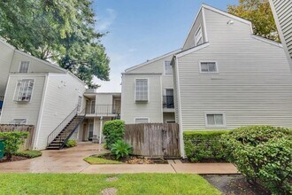 Building Photo - 9809 Richmond Ave.