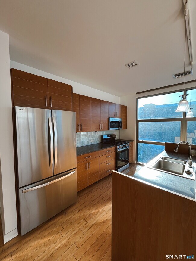 Building Photo - 33 N Water St