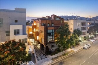 Building Photo - 1035 N Vista St