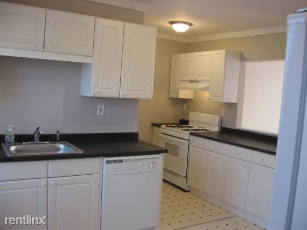 Building Photo - 1 br, 1 bath Apartment - 9 Town Hill St