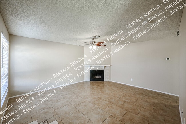 Building Photo - 10815 W Northern Ave