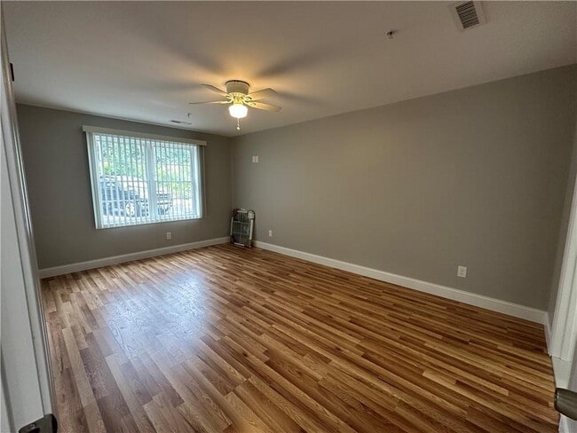 Building Photo - 11 Gray Coach Ln