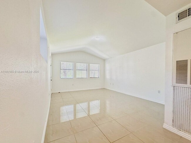 Foto del edificio - 10500 SW 155th Ct