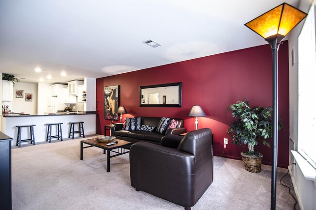 Living Room - College Towne Apartments