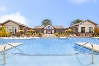 One White Oak Apartments Photo