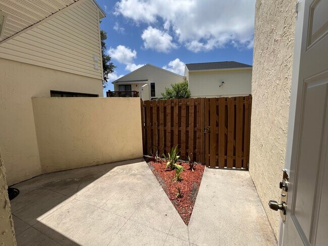 Building Photo - 631 Executive Center Dr