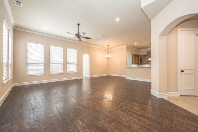 Building Photo - 5621 Braemar Dr
