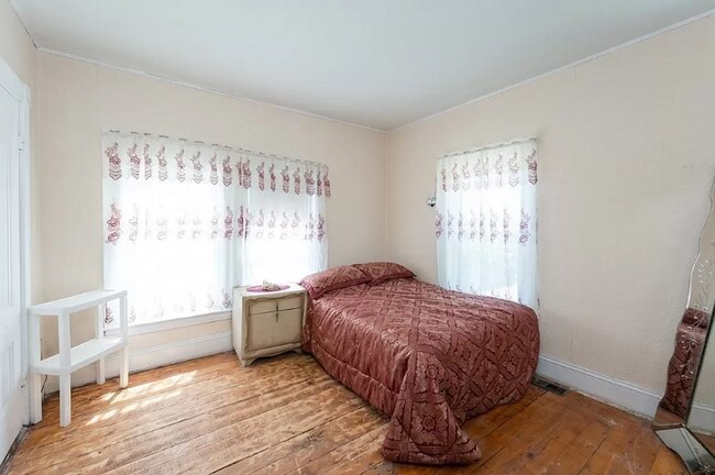 Foto del edificio - 129 Essex Ave