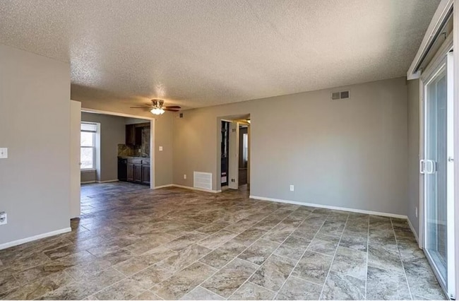 Building Photo - Countryshire