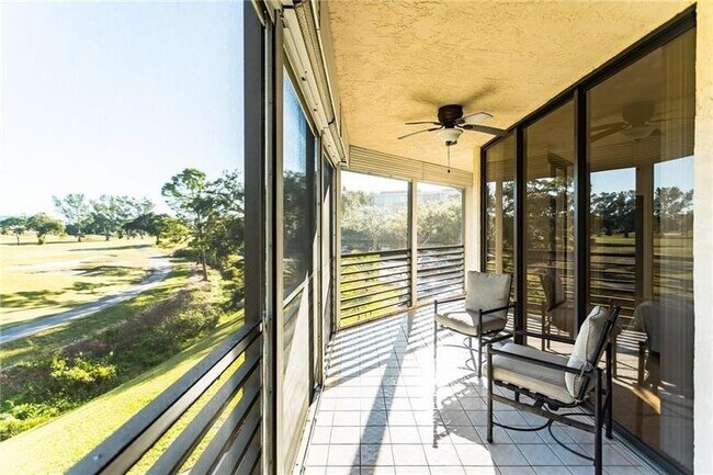 Foto del edificio - 7400 Radice Ct