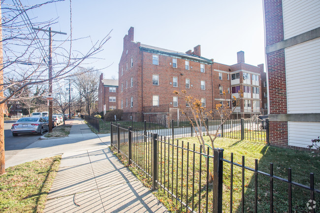 Building Photo - Linwood Apartments