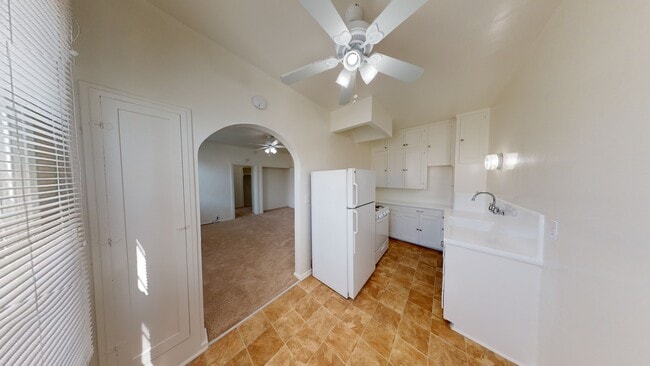 Building Photo - Single classic charm with a homey feel in South Pasadena!