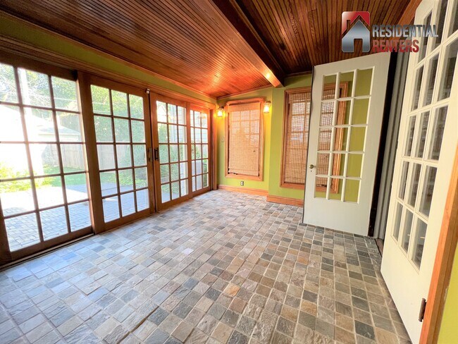 Building Photo - 3052 N Stowell Ave
