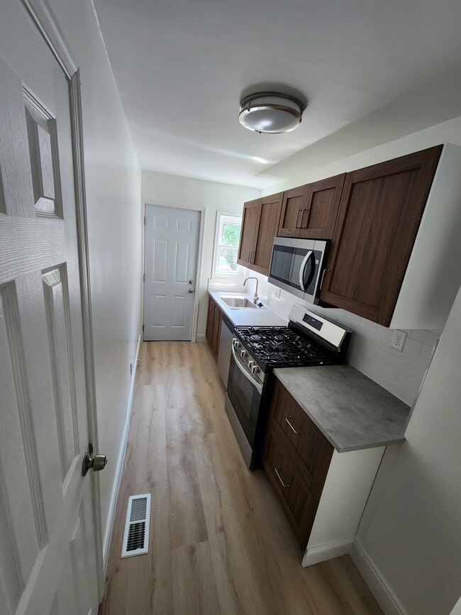 Building Photo - 5028 Pembridge Ave
