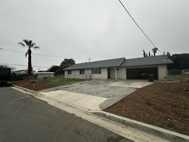 Building Photo - 130 Sanrive Ave