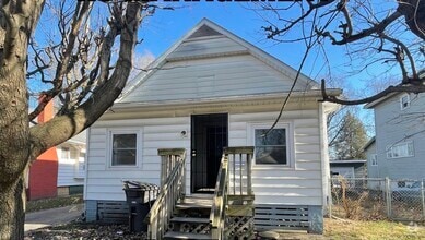 Building Photo - 11 Cronkhite Ave
