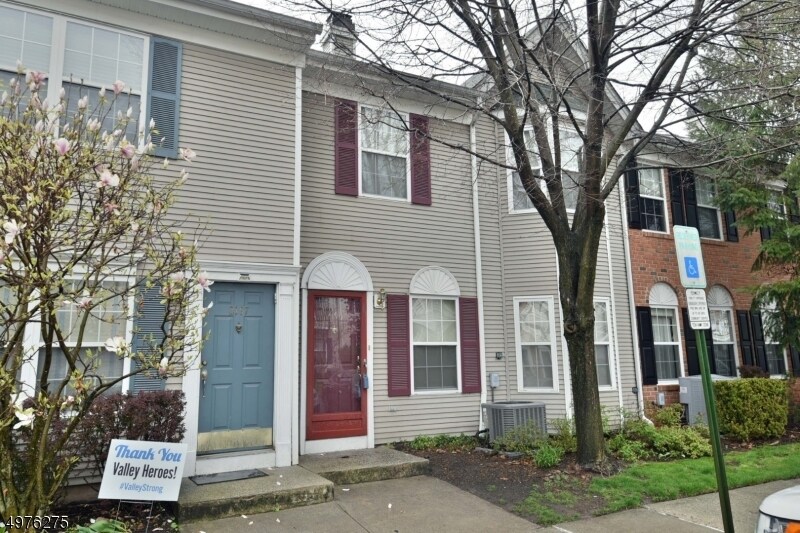 Primary Photo - 2196 Kent Ct
