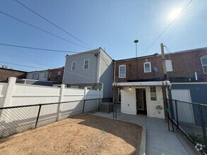 Building Photo - 422 N East Ave
