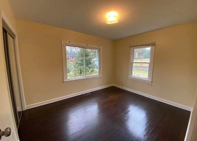 Foto del edificio - 1404 Carolina Pines Ave
