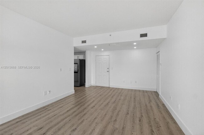 Foto del edificio - 5271 SW 8th St