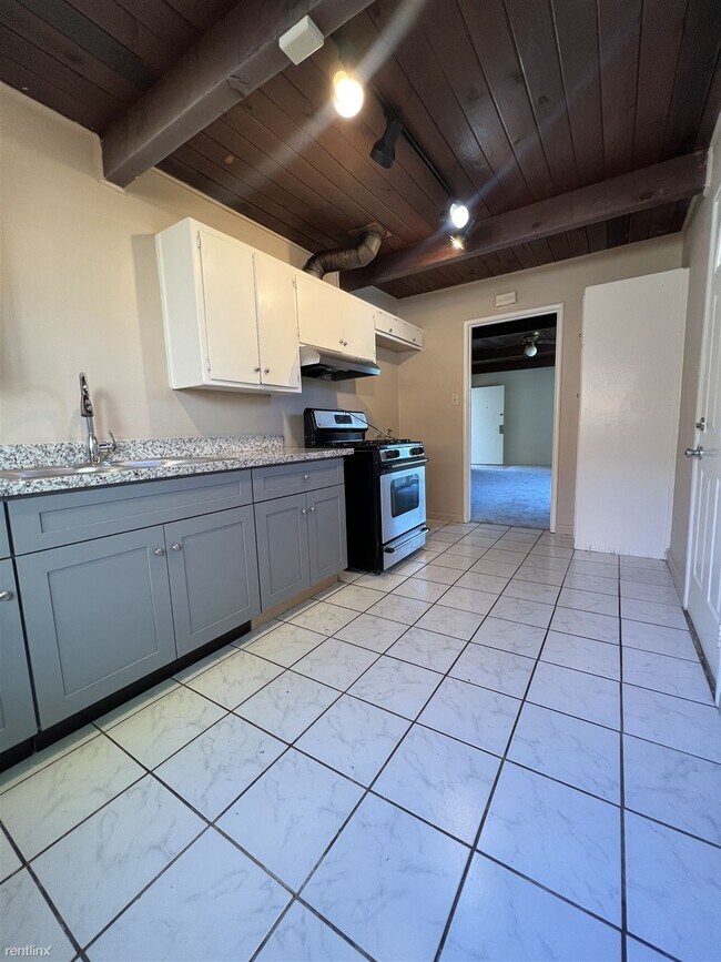 Building Photo - 2 br, 1 bath Duplex - 1346 Lambaren Avenue...