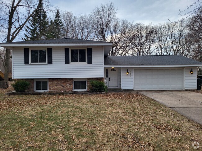 Welcome to 8460 Red Oak Drive - 8460 Red Oak Dr