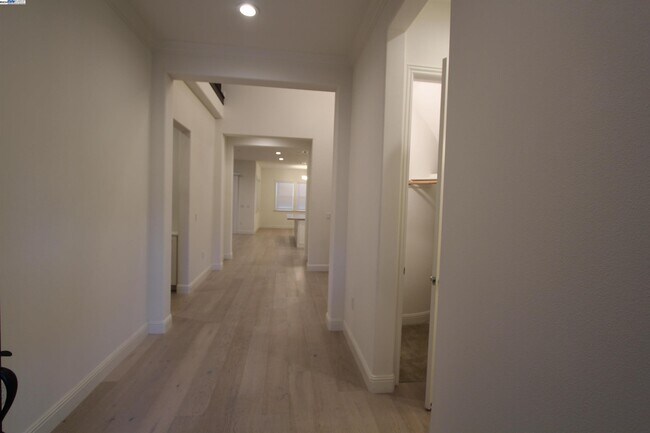 Building Photo - 2626 Mount Dana Ct