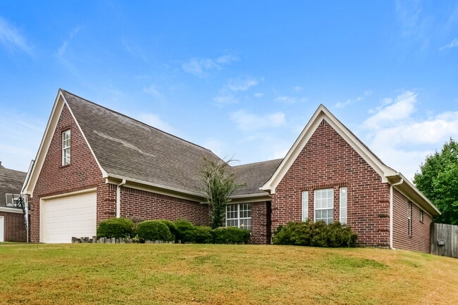 Building Photo - 35 Willow Crest Dr