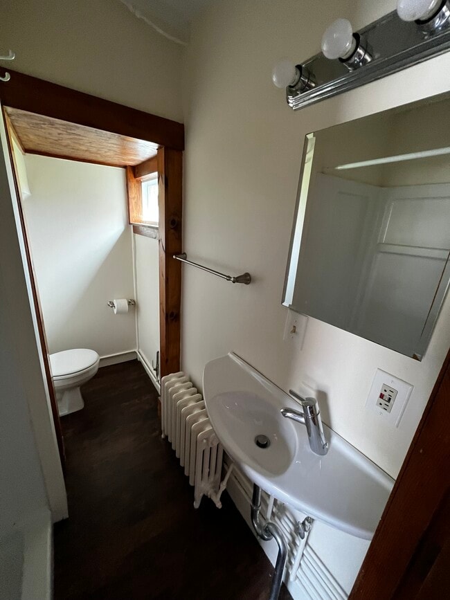 Bathroom 4x7 - 30 Parker St