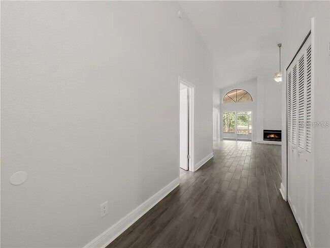 Foto del edificio - 1463 E Brookshire Ct