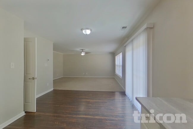 Building Photo - 4037 Dover Downs Dr